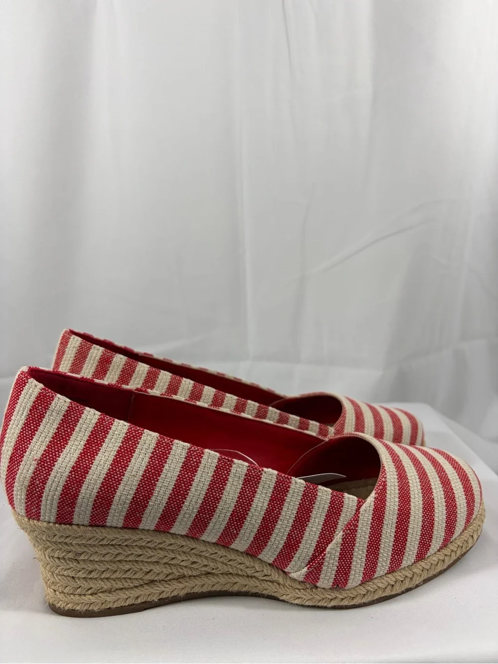 NWT St. John’s Bay Womens Size 8.5W Striped Red and Cream Espadrille Wedge Flats